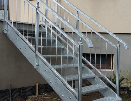 Venkovní schodiště a atypické zábradlí terasy – Slaný